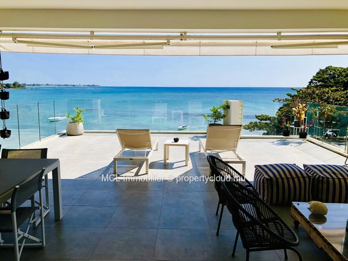3 bedroom beachfront Penthouse in Pereybere