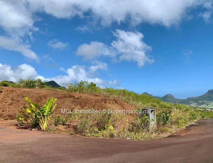Agricultural land of 2,120.85m2 in Pamplemousses