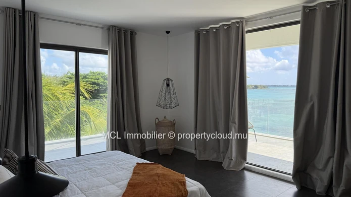 3 bedroom beachfront Penthouse in Pereybere