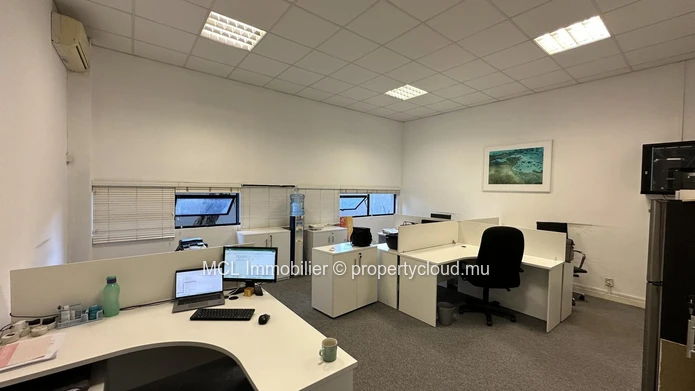 Office of 32.5m2 in Calebasses
