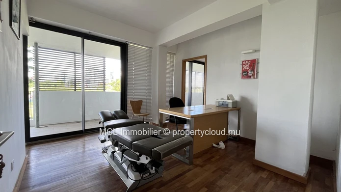 152m² Office Space for Sale in Ebène
