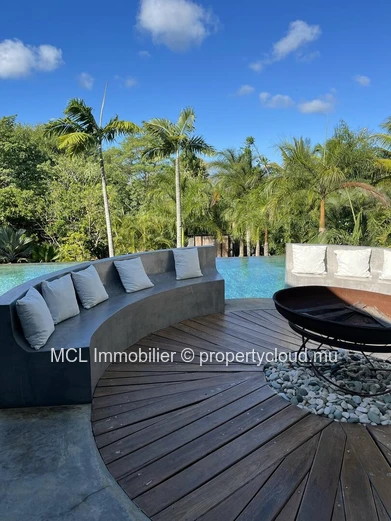 Magnificent 450m2 luxury property 
