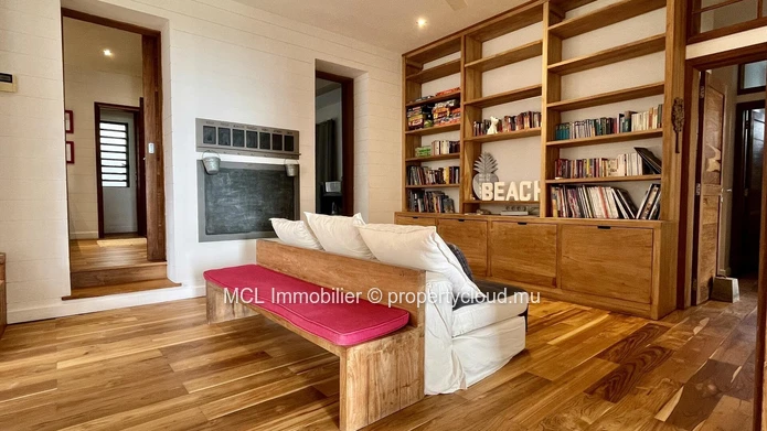 Luxurious beachfront house with private pool in Pointe aux Canonniers