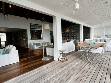 5 Bedroom Villa