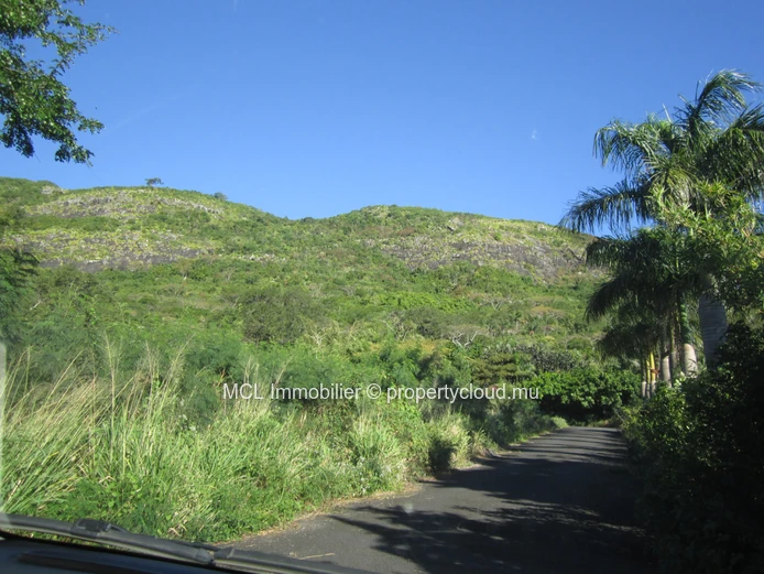 Residential land of 7,851m2 in Pailles