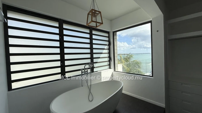 3 bedroom beachfront Penthouse in Pereybere