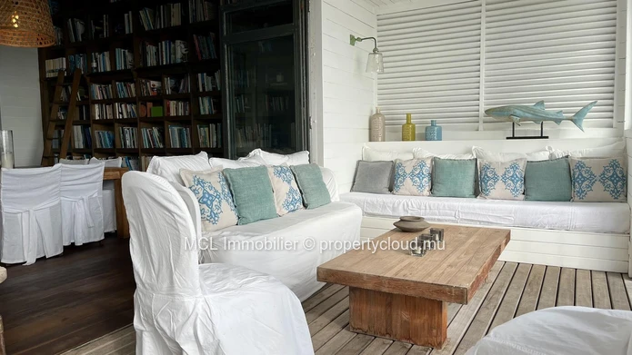 Luxurious beachfront house with private pool in Pointe aux Canonniers