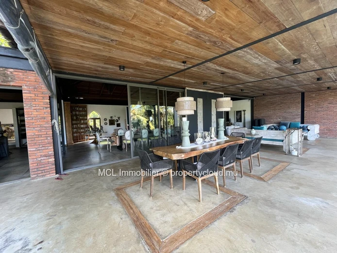 Magnificent 450m2 luxury property 