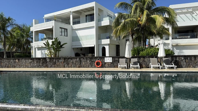 3 bedroom beachfront Penthouse in Pereybere