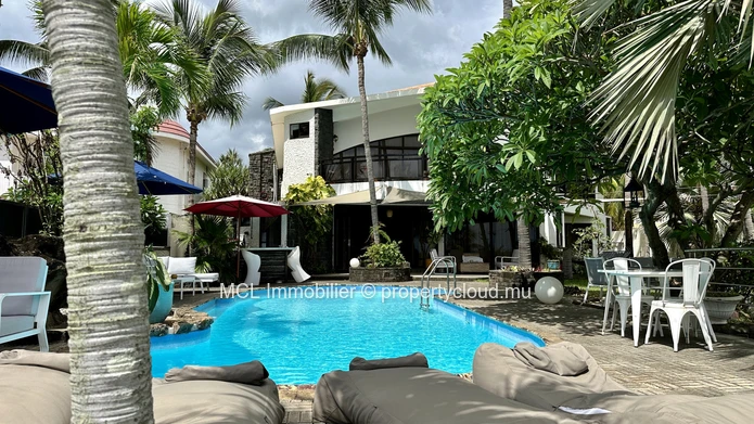 7 bedroom beachfront villa in Albion
