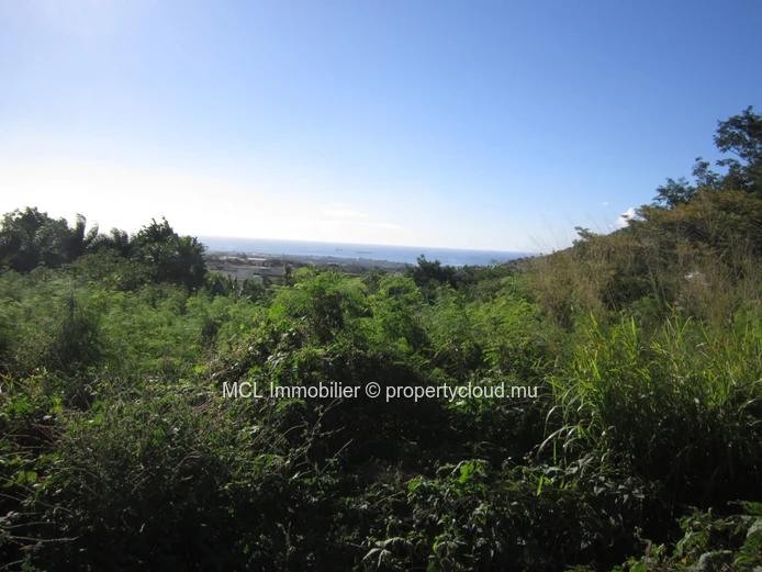 Residential land of 7,851m2 in Pailles