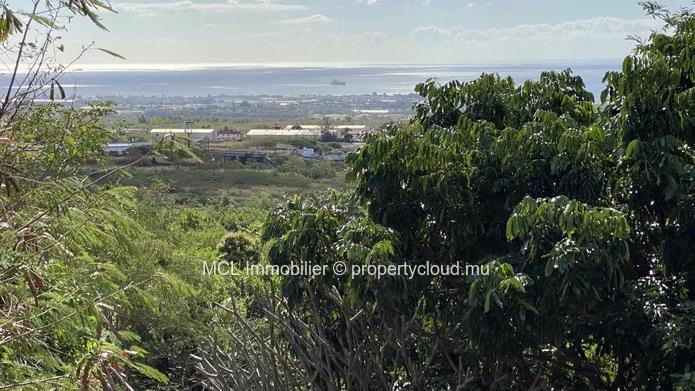 Residential land of 7,851m2 in Pailles
