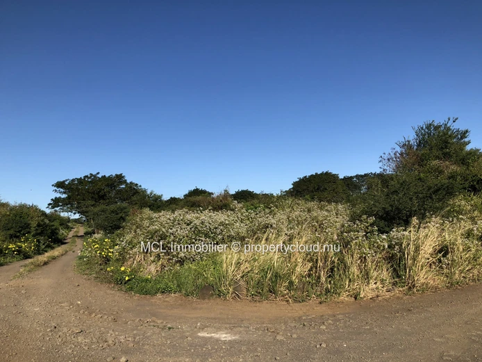 Terrain agricole de 7,652m2 à Calodyne
