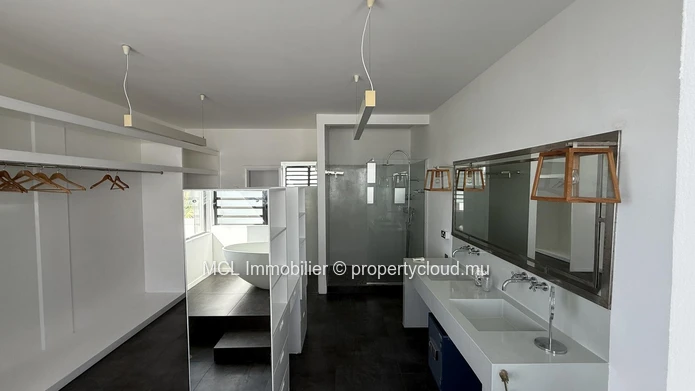 3 bedroom beachfront Penthouse in Pereybere