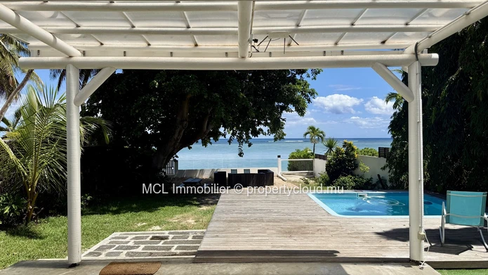 Luxury Beachfront Villa 