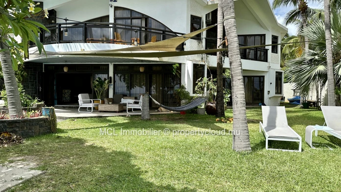 7 bedroom beachfront villa in Albion