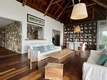 5 Bedroom Villa