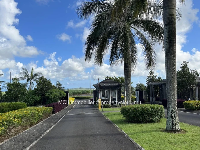 Prime Residential Seaview Land in Mont Piton (Sole Mandate)
