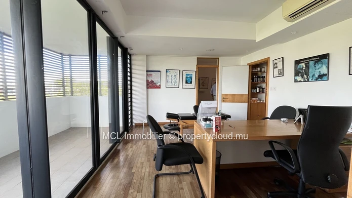 152m² Office Space for Sale in Ebène