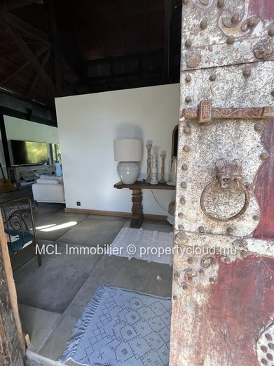 Magnificent 450m2 luxury property 