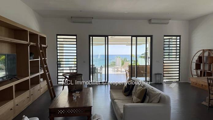 3 bedroom beachfront Penthouse in Pereybere