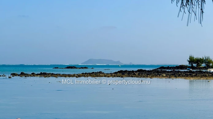 Terrain en front de mer