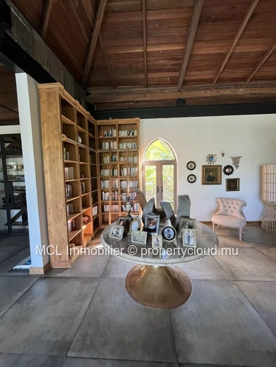 Magnificent 450m2 luxury property 