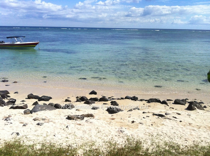 7 bedroom beachfront villa in Albion