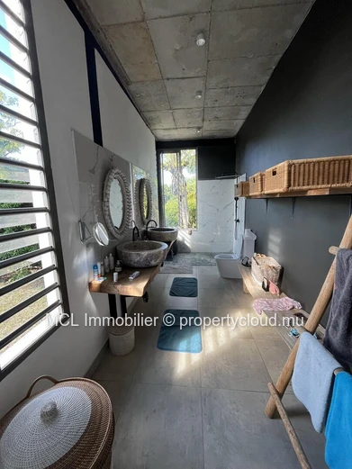 Magnificent 450m2 luxury property 