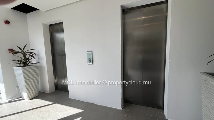 152m² Office Space for Sale in Ebène