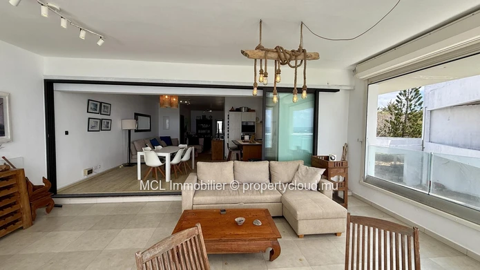 Luxury Beachfront Apartment with Private Pool of the rooftop in Poste Lafayette.