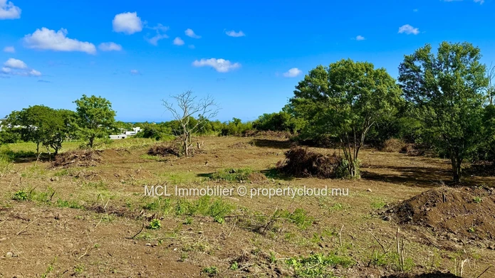 Daruty Forest Charmoses — Magnificent plot nestled in a preserved and secure natural environment